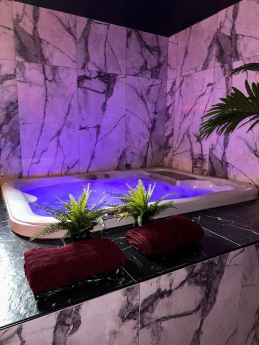 Marbella Logement Privatif -Jacuzzi-Sauna 라발레트듀바 외부 사진